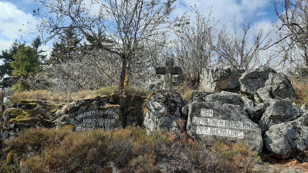 Rhönclub Gedenkstätte am Heidelstein Rhönclub Gedenkstätte am Heidelstein